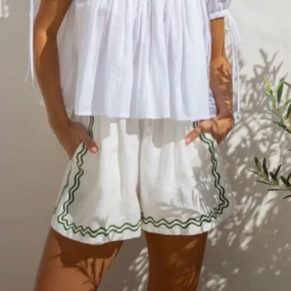 VRG GRL The Sea‎ & I Linen Shorts // Green Swirl